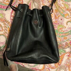 Black Tory Burch bucket bag